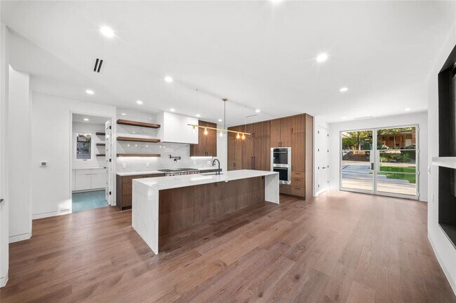 Photo - 2904 Westhill Dr