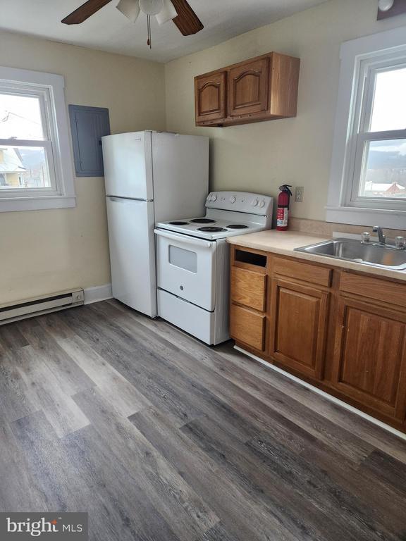 Building Photo - 122 Spring St Unit APT B