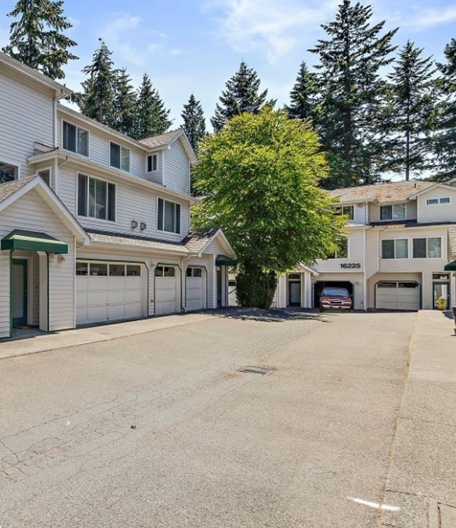 Building Photo - 16227 Northup Way Rental