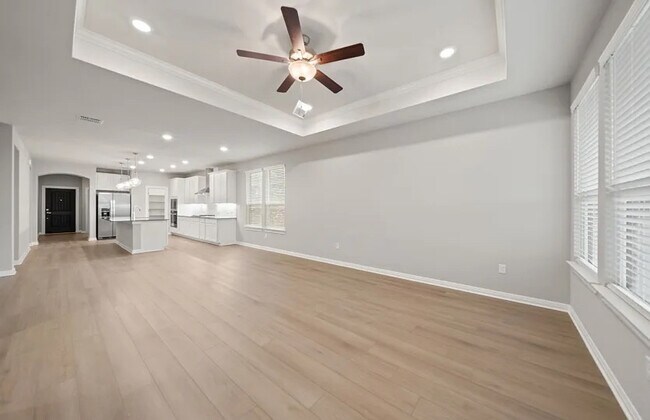 Photo - Room in House on Tree Nut Lp