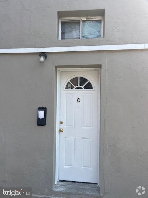 Building Photo - 467 W Queen Ln Unit C Rental