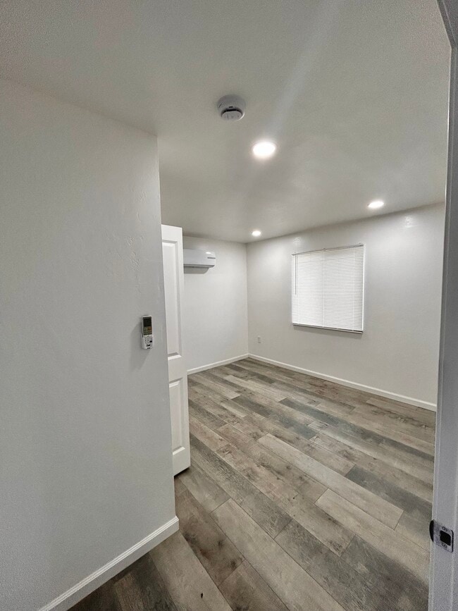 Bedroom - 105 N Curry St