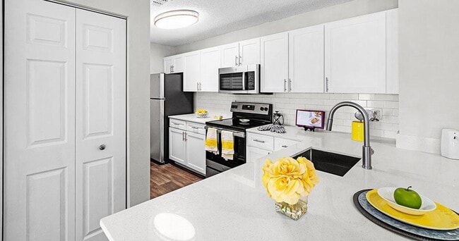 Sabal Palm at Lake Buena Vista Apartment Homes