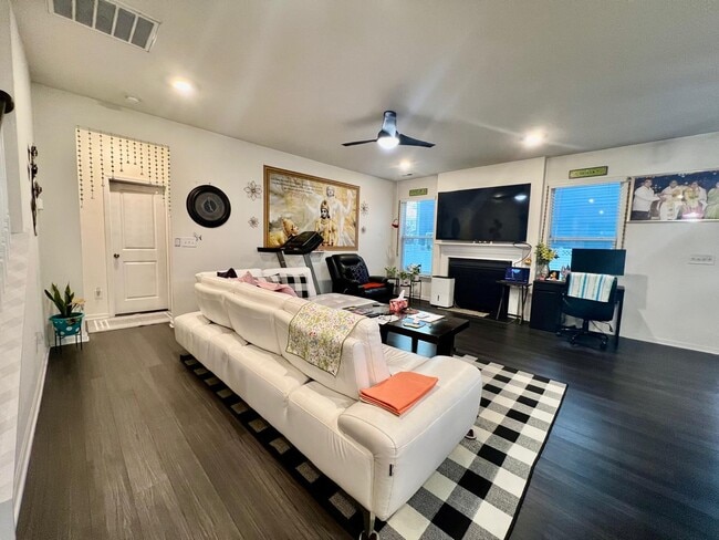 Photo - 1404 Reidhaven St