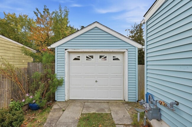 Photo - 105 W Edgewood Ave
