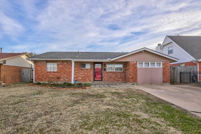 Building Photo - 3 bed, 1.5 bath Home in Yukon, OK