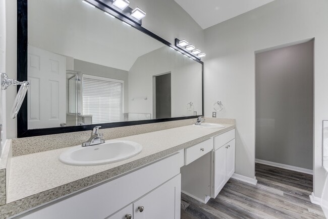 Building Photo - 12415 Silversmine Dr