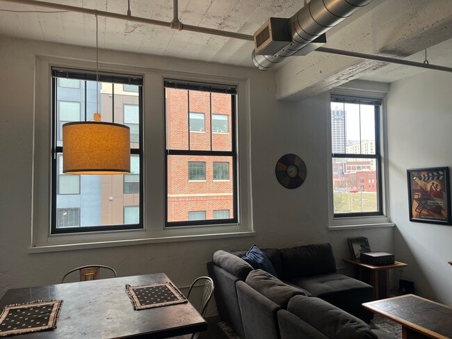 South facing windows - 523 Grand Blvd Unit 4D