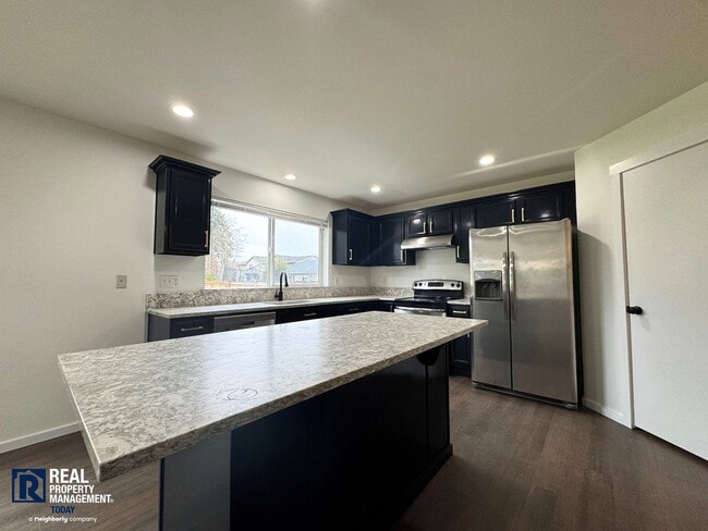 Photo - Spacious 3-Bedroom Home with Vaulted Ceilings, Fenced Yard & 2-Car Garage in Puyallup!!