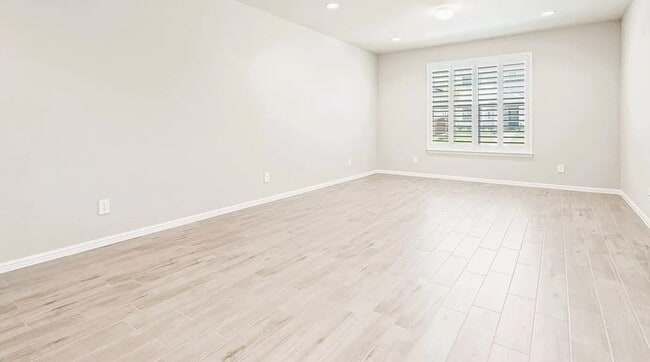 Living room - 3417 Lake District Ln