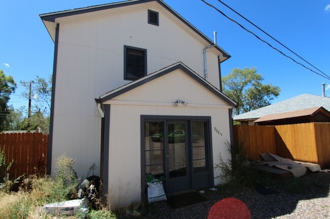 Building Photo - 908 1/2 N Humphreys St Rental