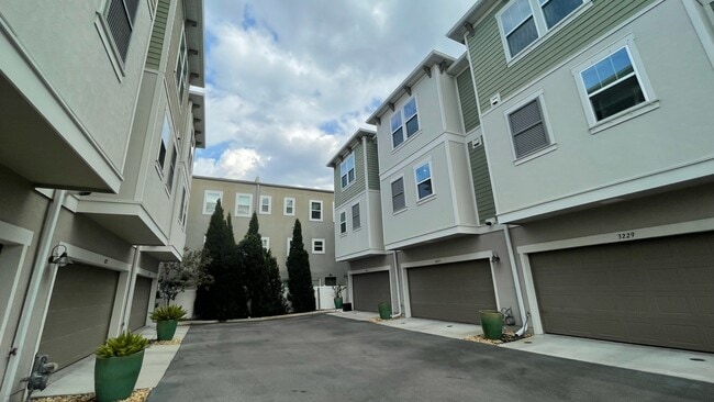 Photo - 3227 W Horatio St