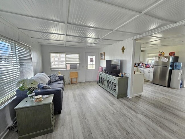 Photo - 321 4th St W