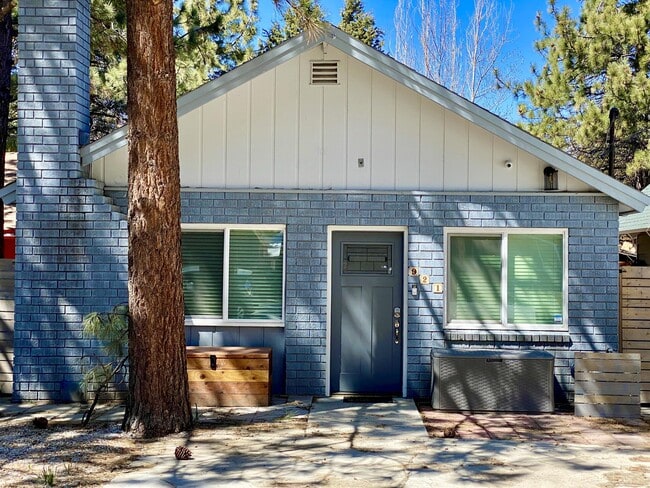 Building Photo - 921 W Aeroplane Blvd Rental
