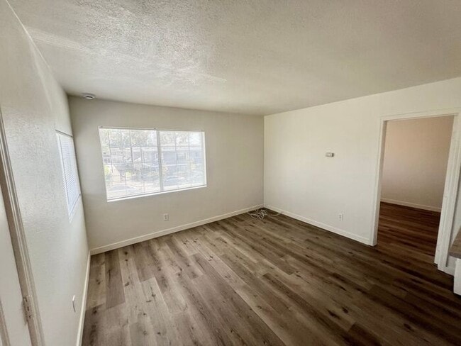 Photo - Upgraded 1 Bed / 1 Bath Upstairs Unit in L...