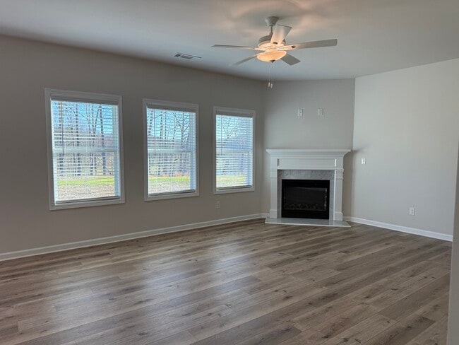 Photo - 401 Fox Crk Dr