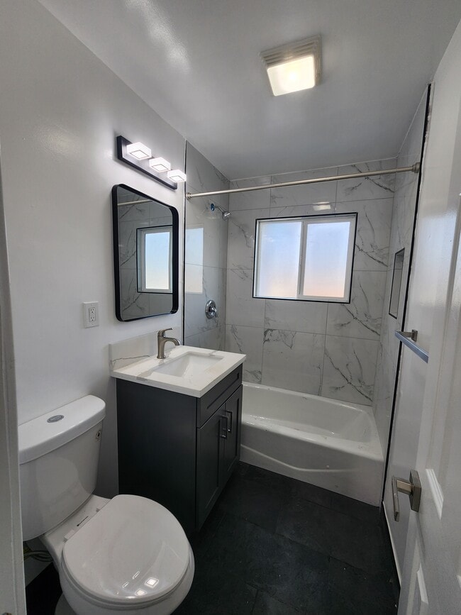 Photo - 245 E 219th St