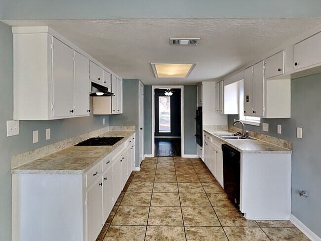 Photo - 2142 Oak Shores Dr