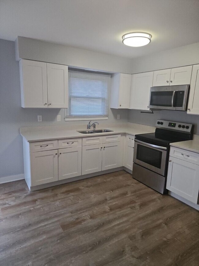 Photo - 308 Heustis St Unidad 4