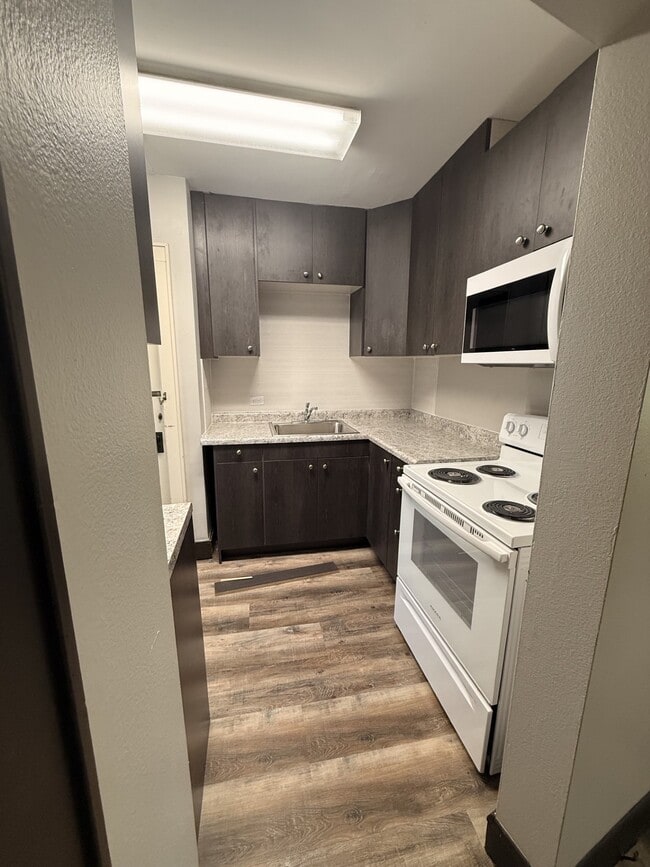 Building Photo - 561 Franklin St Unit 2