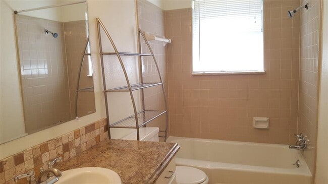 Photo - 831 Russell Cir