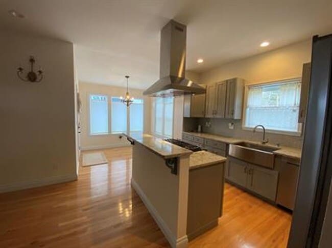 Photo - 731 N Bay Ave SE