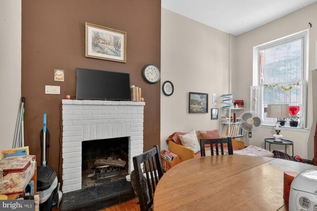 Photo - 1336 Lombard St Unit 1F