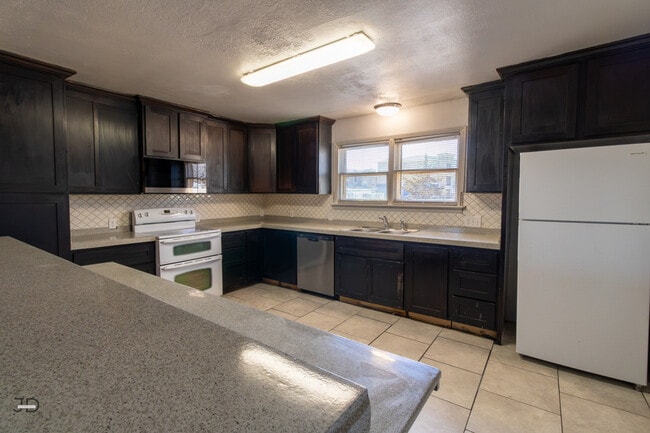 Photo - 6745 Southwest Pkwy