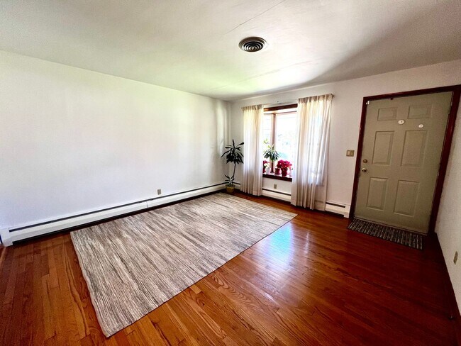 Photo - Lovingly maintained ranch-style home on 1/...
