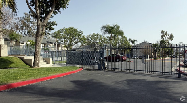 Photo - Sierra Crossing Apartments