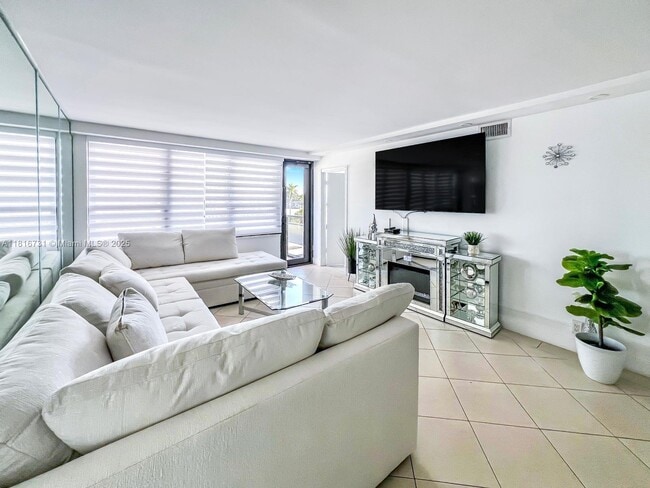 Photo - 5225 Collins Ave Condo Unit 517