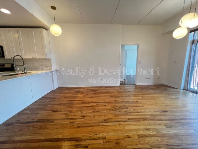 Photo - 657 W Fulton St Unit 402