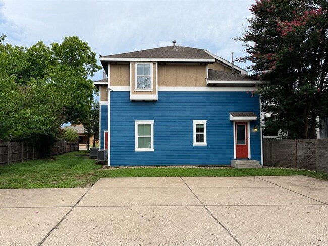 Photo - 4420 Red River St