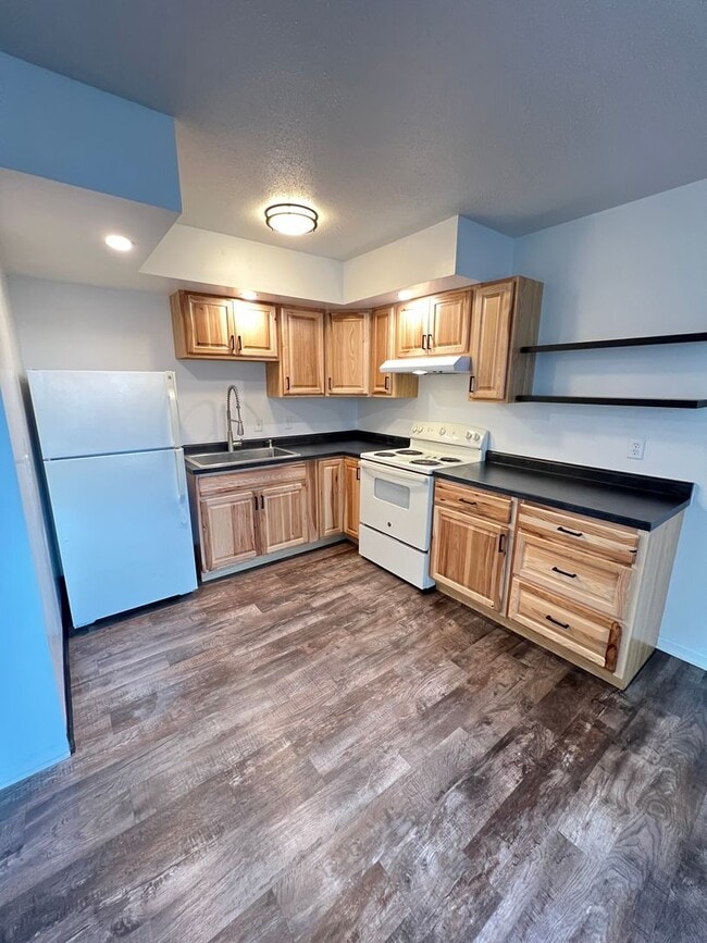 Building Photo - Renovated 2 Bedroom Apartment - AVAILABLE AUGUST! Unit 1516 N 16th St - 7