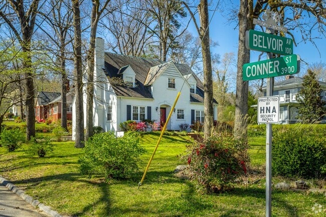 Building Photo - 3 Bedroom 2 Bath Classic Rental