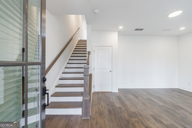 Photo - 10744 Davis Dr