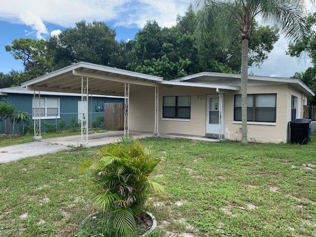 Building Photo - Charming Home in North St Pete!