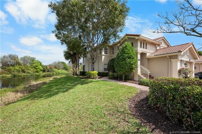 Photo - 691 SW Glen Crest Way