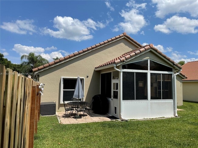 Photo - 1972 Oak Berry Cir