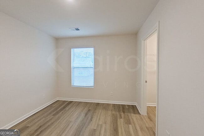Photo - 121 Overstreet Way