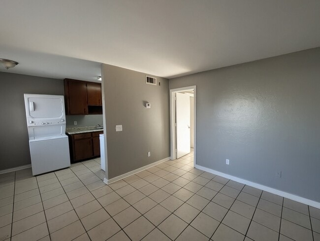 Building Photo - 205 Lovelace Dr Unit 1 Rental