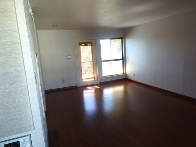 Photo - For Lease | 1 Bed, 1 Bath | 650 Sq Ft | Stratford on Baldwin Condo |