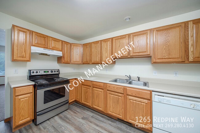 Photo - 1265 Redpine Way