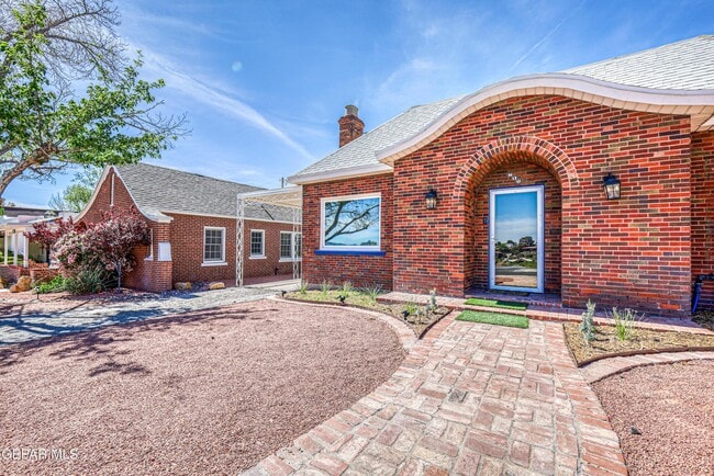 Photo - 715 E Robinson Ave