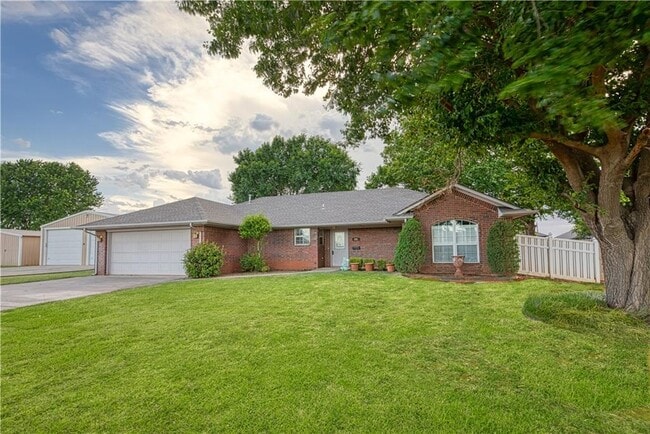 Photo - 319 Sondra Dr