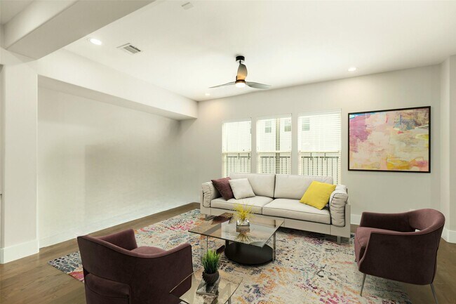 Photo - 1421 W 23rd St