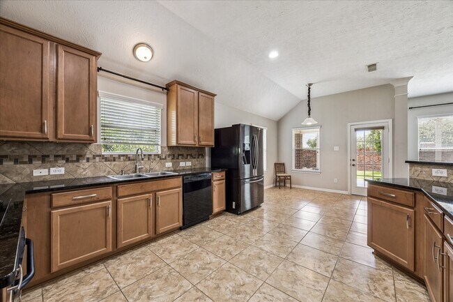 2821 Chinaberry Park Ln
