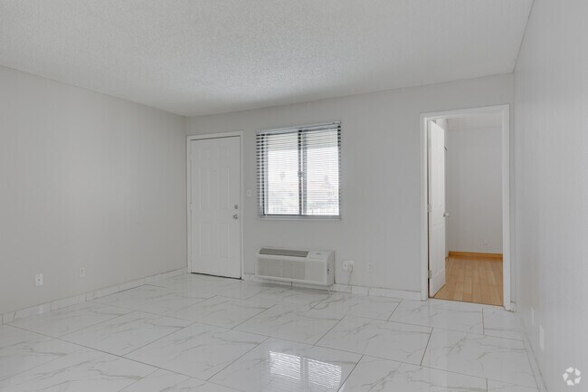 2 habitaciones, 1 baño, 702 pies cuadrados - Fountain Oaks