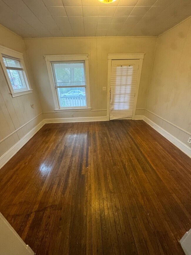 Photo - 632 E 101st St Unit Front RIGHT