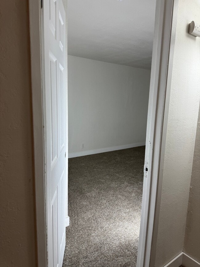 Photo - 111 Woodbury Cir